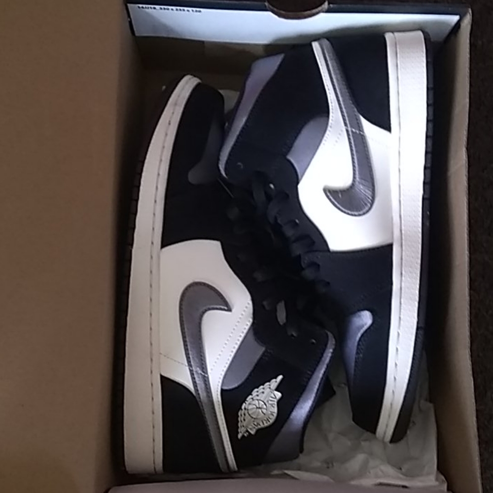Air Jordan 1 mid